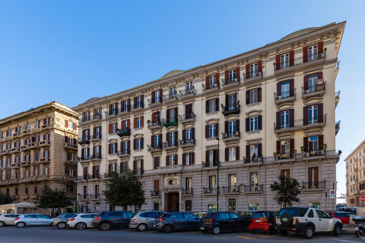 A due passi dal lungomare di Mergellina by Wonderful Italy Apartment Napoli Bagian luar foto